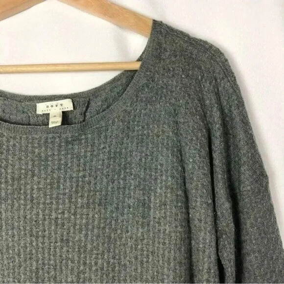 Soft Joie Talaith Gray Pleated Back Lightweight Knit Sweater M - Picture 3 of 3